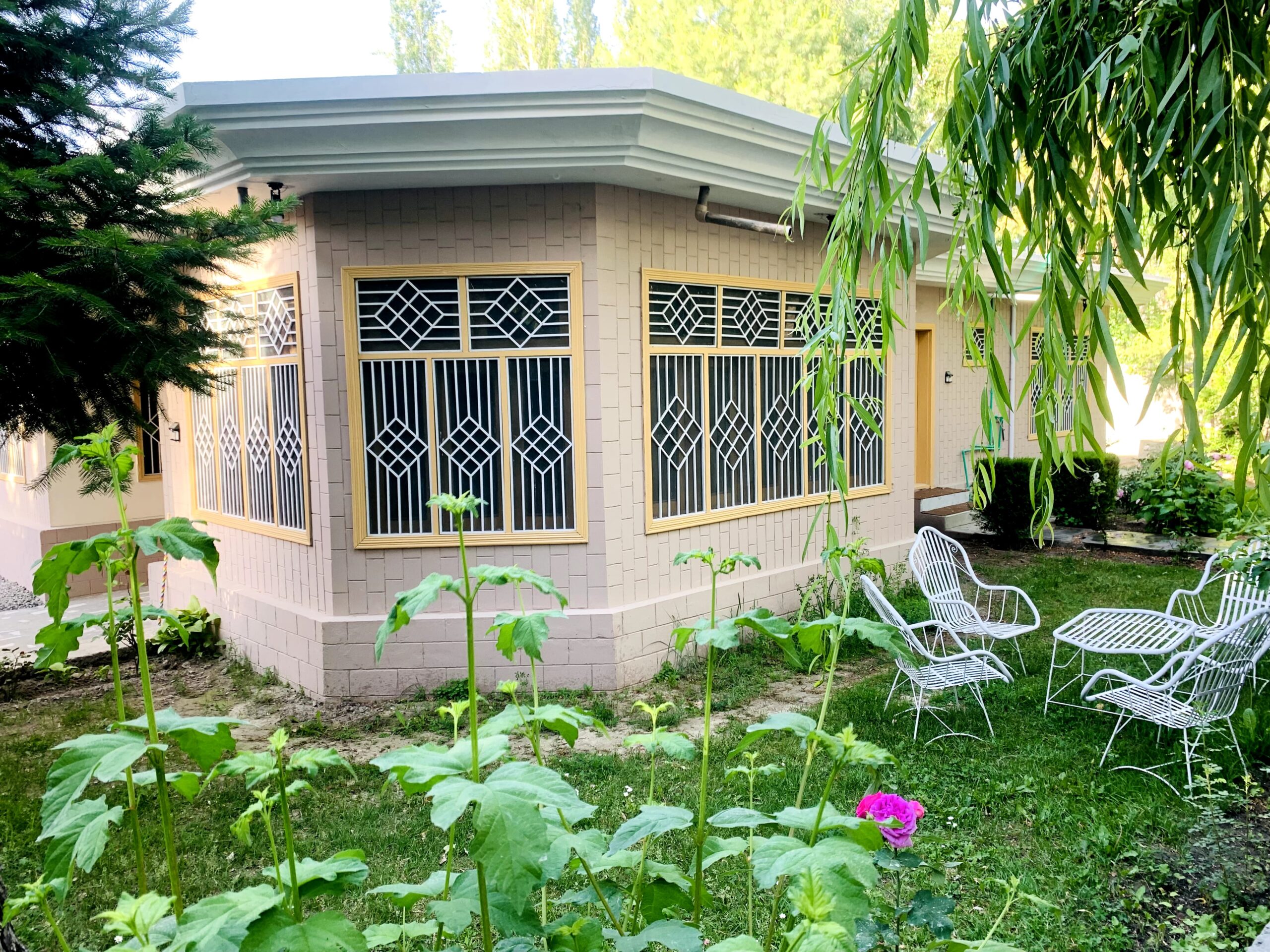 The Indus Escape – Hotel Exterior Front view of The Indus Escape hotel in Skardu with scenic mountain backdrop